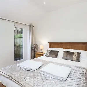 The Beehive Studio Apartment York